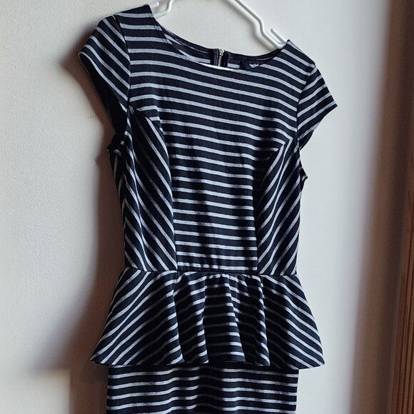 Mossimo Supply Co. Black/Gray Striped Ruffled Jersey Dress Size 8 - Picture 4 of 15